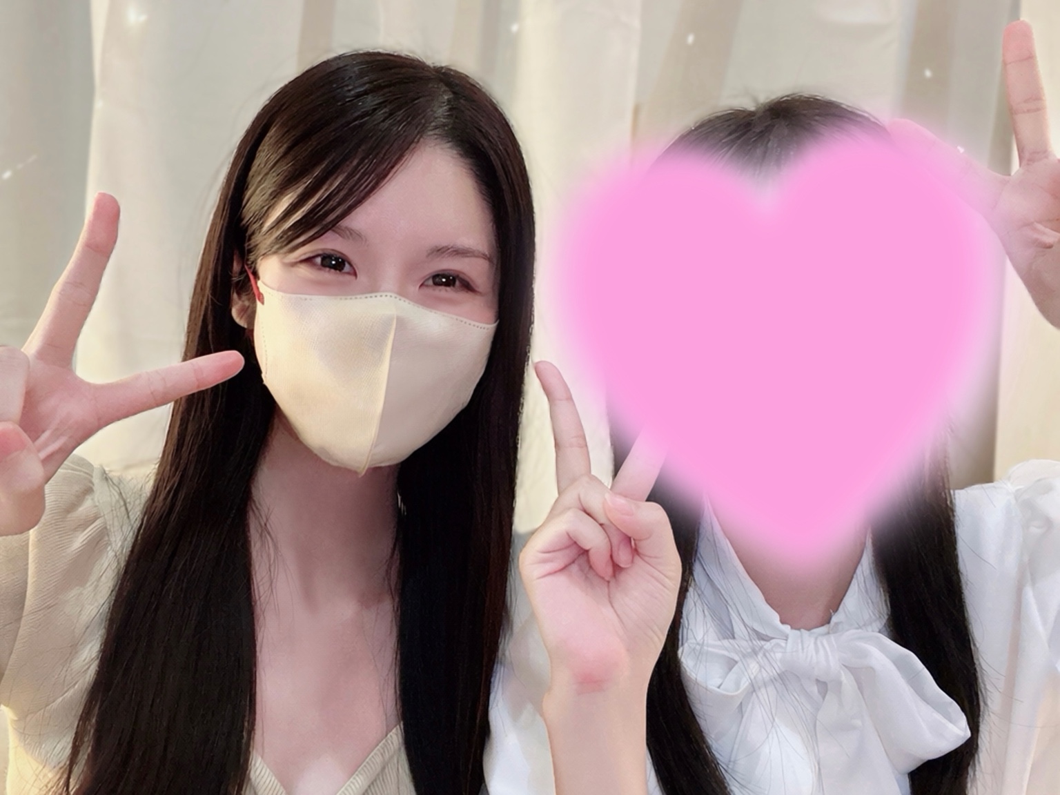 スタッフと在籍中の女の子との2ショット 1枚目