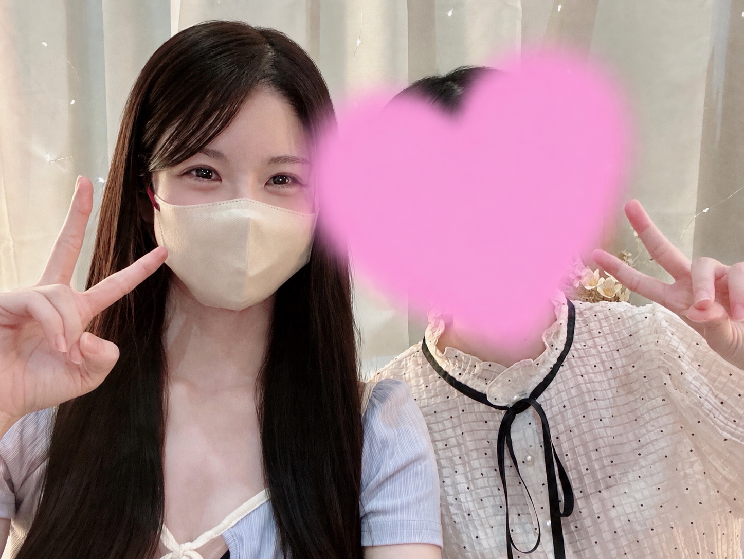 スタッフと在籍中の女の子との2ショット 2枚目