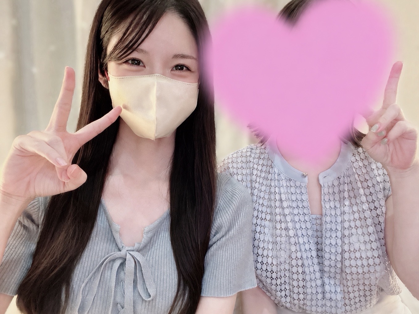 スタッフと在籍中の女の子との2ショット 3枚目